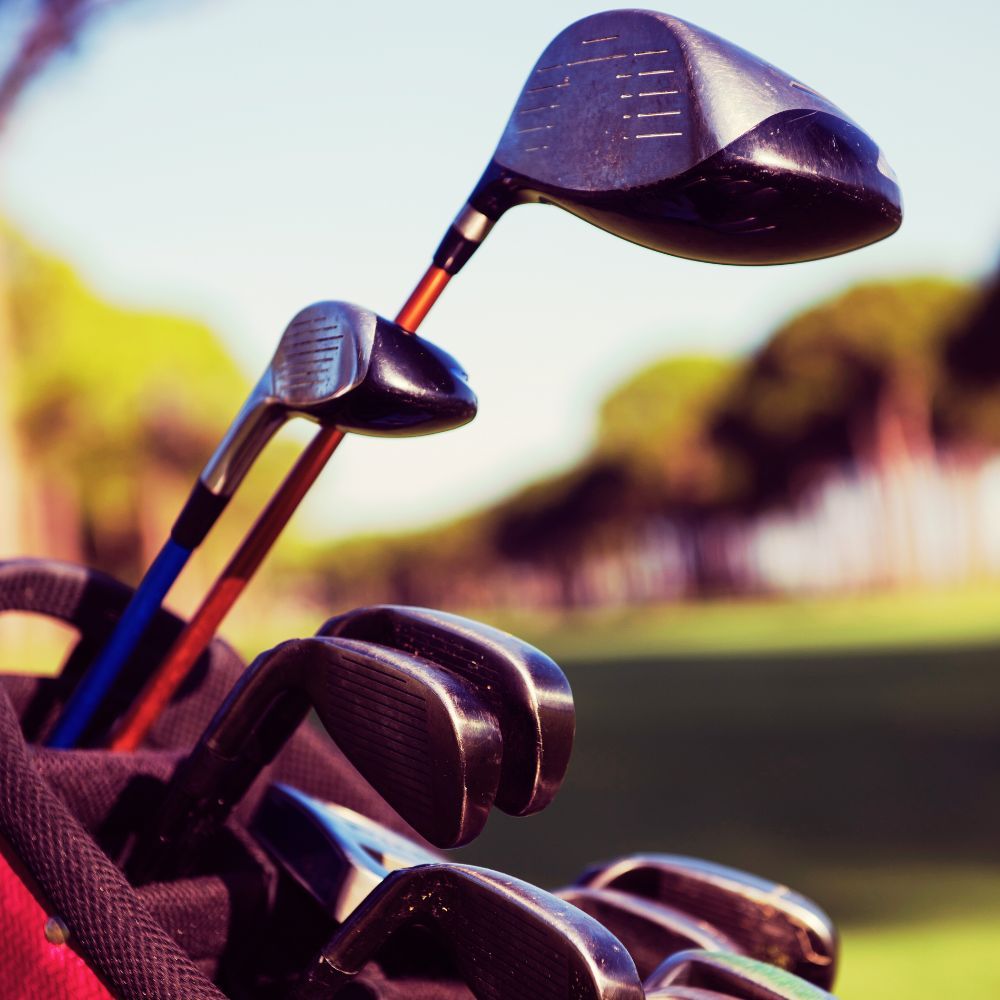 Golf clubs for beginners with a complete set of clubs